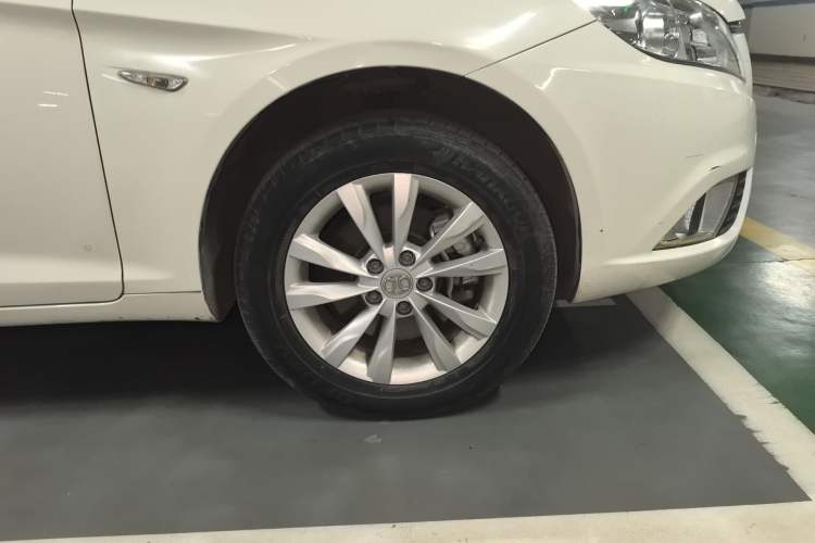 Used BAIC New Energy EU 2016 EU260 Enjoy Edition Right Front Wheel Hub