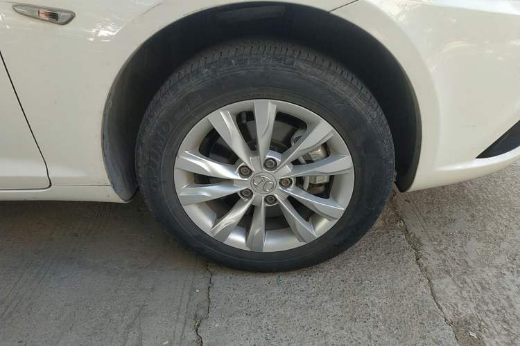 Used BAIC New Energy EU 2016 EU260 Letu Plus Edition Right Front Wheel Hub