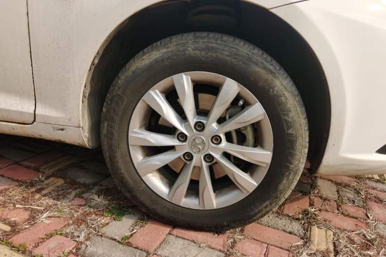 Used BAIC New Energy EU 2016 EU260 Letu Plus Edition Right Front Wheel Hub
