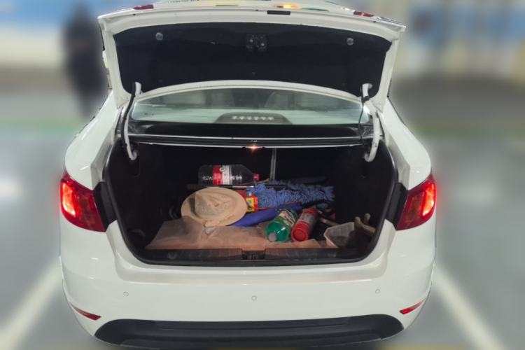 Used BAIC New Energy EU 2016 EU260 Enjoy Edition Trunk