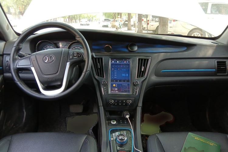 Used BAIC New Energy EU 2017 EU400 Enjoy Edition Center Console