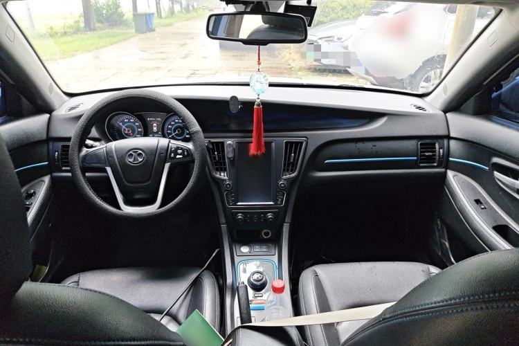 Used BAIC New Energy EU 2017 EU400 Enjoy Edition Center Console