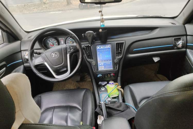 Used BAIC New Energy EU 2017 EU400 Enjoy Edition Center Console