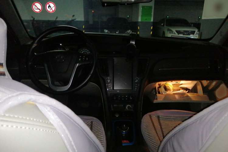 Used BAIC New Energy EU 2017 EU260 Enjoy Edition Center Console