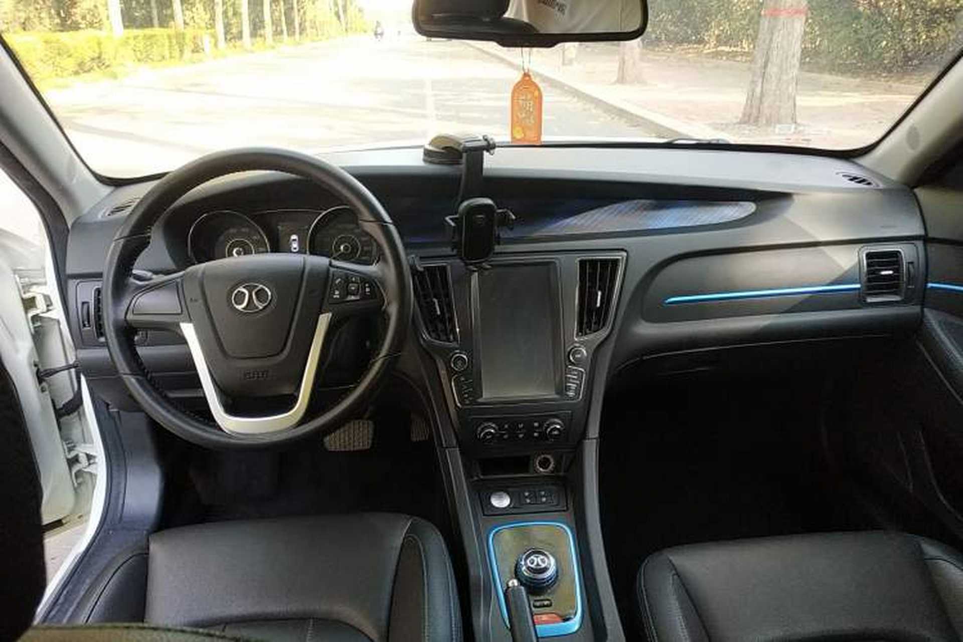 Used BAIC New Energy EU 2017 EU400 Enjoy Edition Center Console
