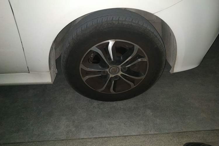 Used BAIC New Energy EV 2016 EV160 Light Edition Right Front Wheel Hub