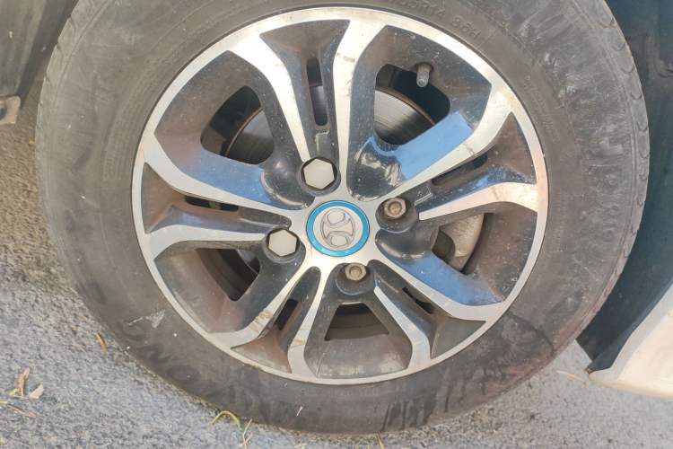 Used BAIC New Energy EV 2016 EV160 Light Edition Right Front Wheel Hub