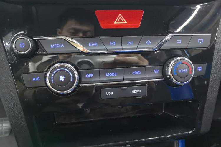 Used BAIC New Energy EX 2018 EX360 New Style Edition Audio And AC Panel