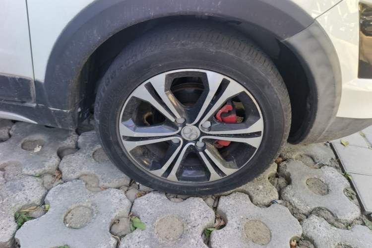 Used BAIC New Energy EX 2016 EX200 Cool Edition Right Front Wheel Hub