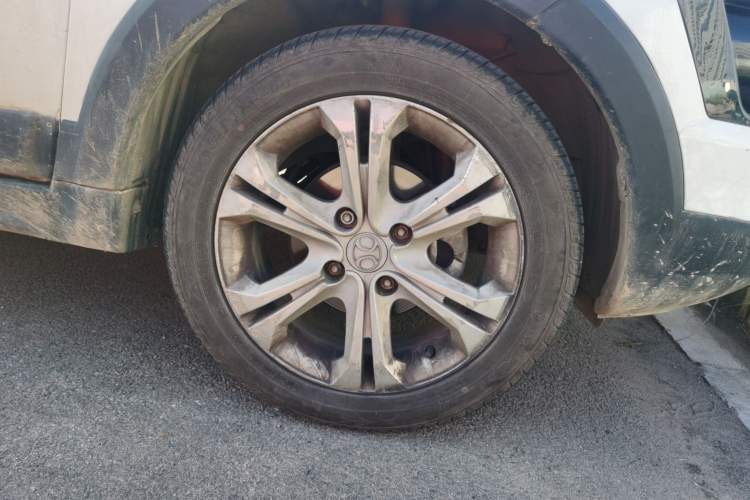 Used BAIC New Energy EX 2016 EX200 Active Edition Right Front Wheel Hub