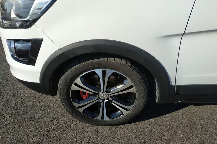 Used BAIC New Energy EX 2017 EX260 Cool Edition Left Front Wheel Hub