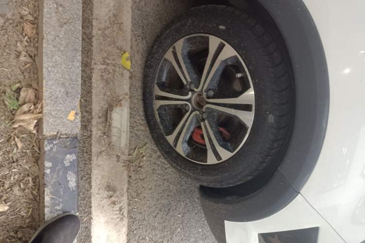 Used BAIC New Energy EX 2017 EX260 Cool Edition Right Front Wheel Hub