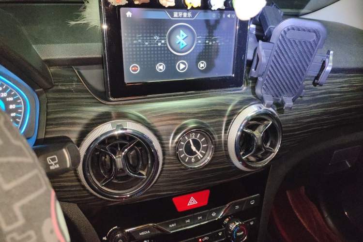 Used BAIC New Energy EX 2018 EX360 Trendy Edition Audio And AC Panel
