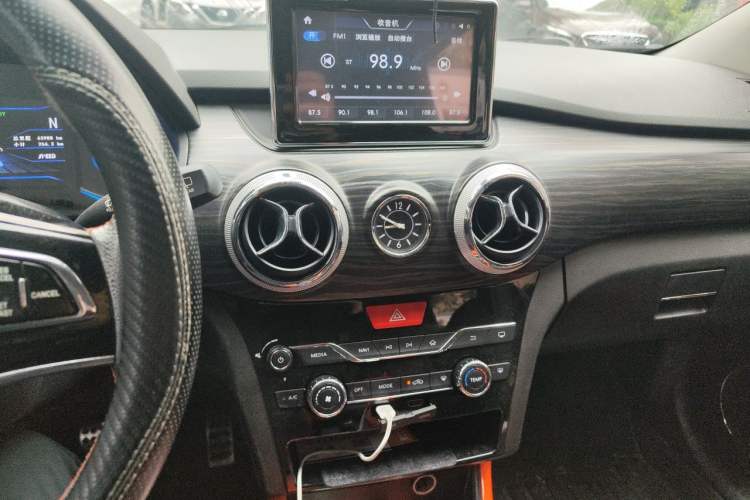 Used BAIC New Energy EX 2018 EX360 Trendy Edition Audio And AC Panel