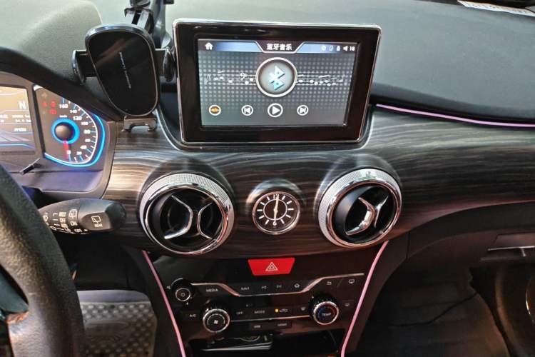 Used BAIC New Energy EX 2018 EX360 Trendy Edition Audio And AC Panel
