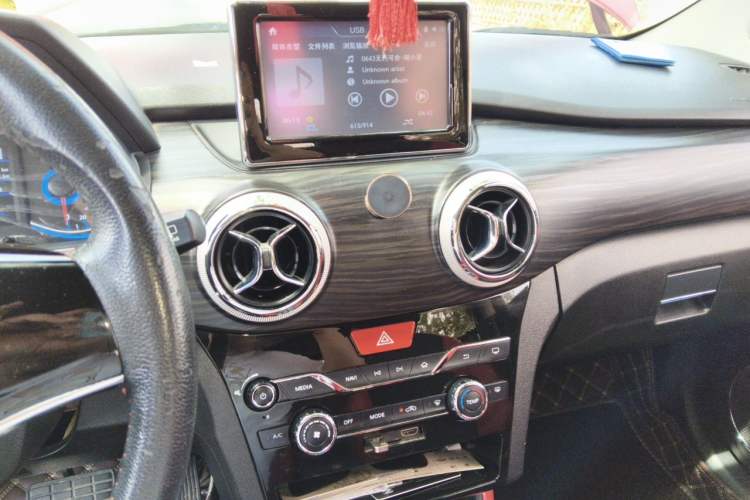 Used BAIC New Energy EX 2018 EX360 New Style Edition Audio And AC Panel