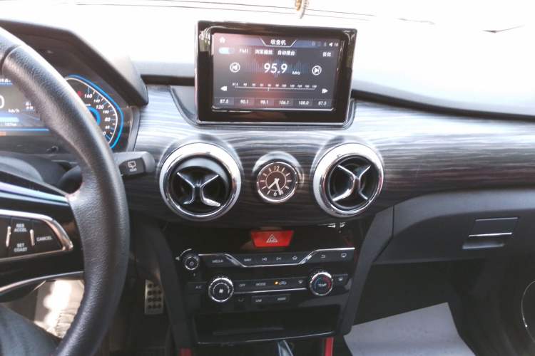 Used BAIC New Energy EX 2018 EX360 Trendy Edition Audio And AC Panel