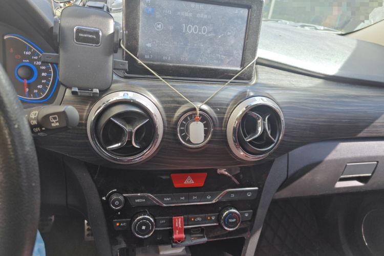 Used BAIC New Energy EX 2018 EX360 Trendy Edition Audio And AC Panel