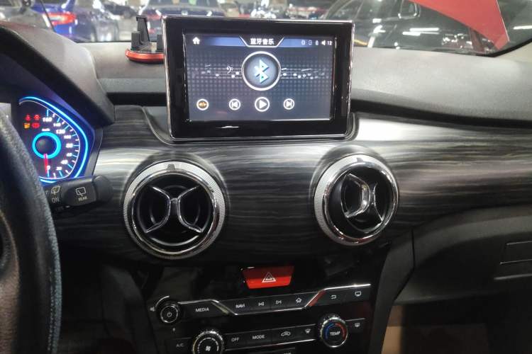 Used BAIC New Energy EX 2018 EX360 New Style Edition Audio And AC Panel
