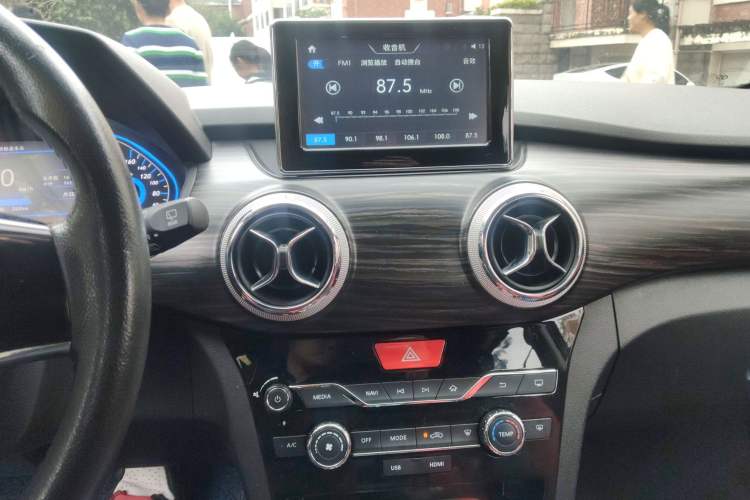 Used BAIC New Energy EX 2018 EX360 New Style Edition Audio And AC Panel