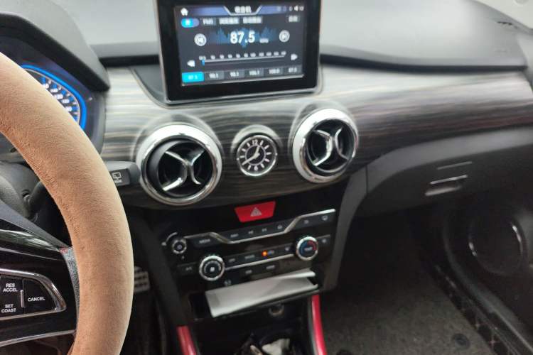 Used BAIC New Energy EX 2018 EX360 Trendy Edition Audio And AC Panel