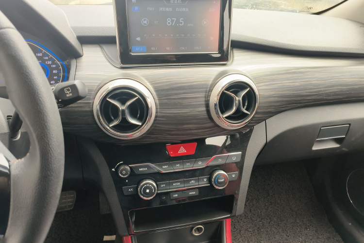 Used BAIC New Energy EX 2018 EX360 New Style Edition Audio And AC Panel