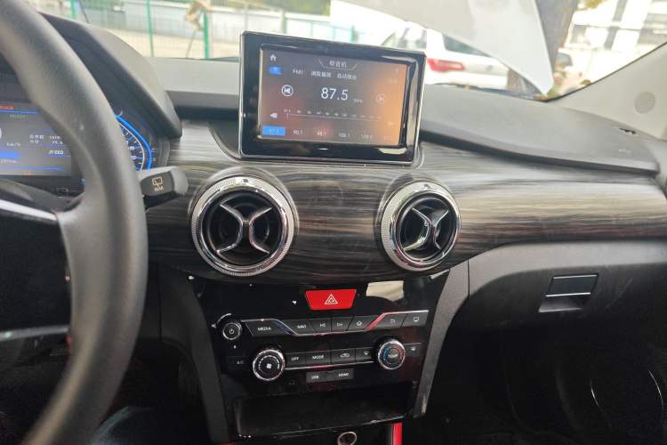 Used BAIC New Energy EX 2018 EX360 New Style Edition Audio And AC Panel