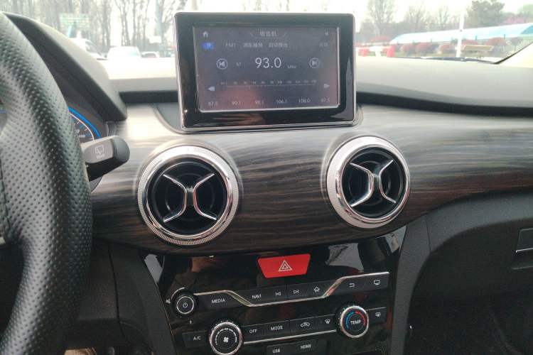 Used BAIC New Energy EX 2018 EX360 New Style Edition Audio And AC Panel