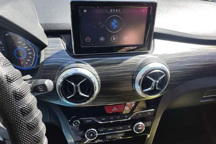 Used BAIC New Energy EX 2018 EX360 New Style Edition Audio And AC Panel