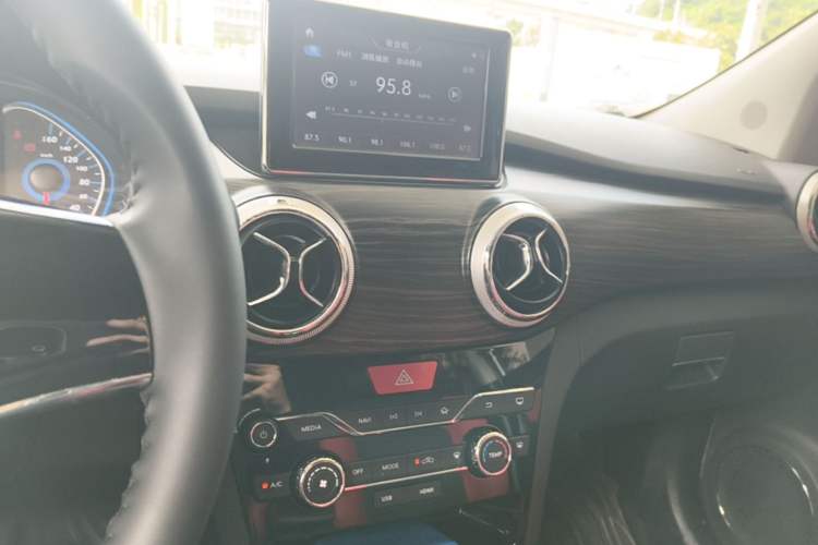 Used BAIC New Energy EX 2018 EX360 New Air Edition Audio And AC Panel