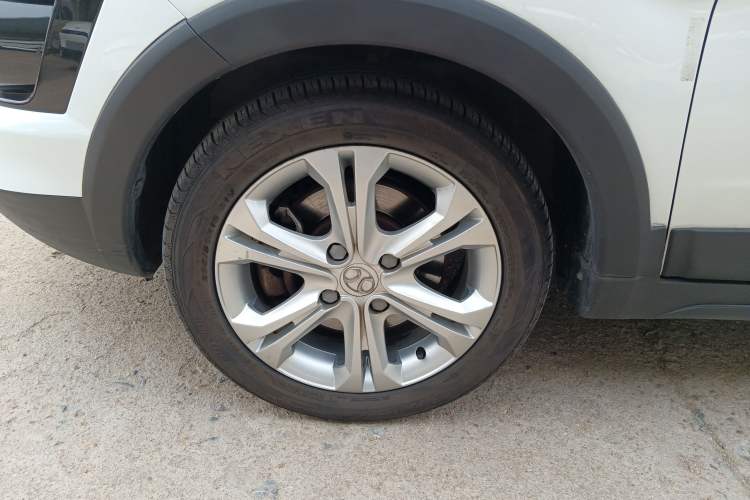 Used BAIC New Energy EX 2018 EX360 New Style Edition Left Front Wheel Hub