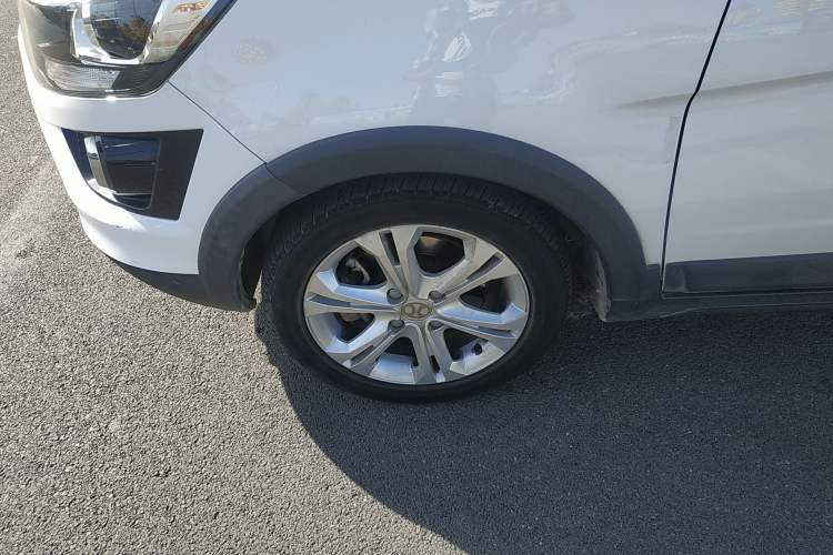 Used BAIC New Energy EX 2018 EX360 New Style Edition Left Front Wheel Hub