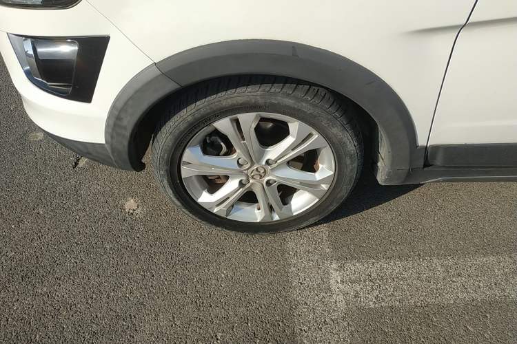 Used BAIC New Energy EX 2018 EX360 New Style Edition Left Front Wheel Hub