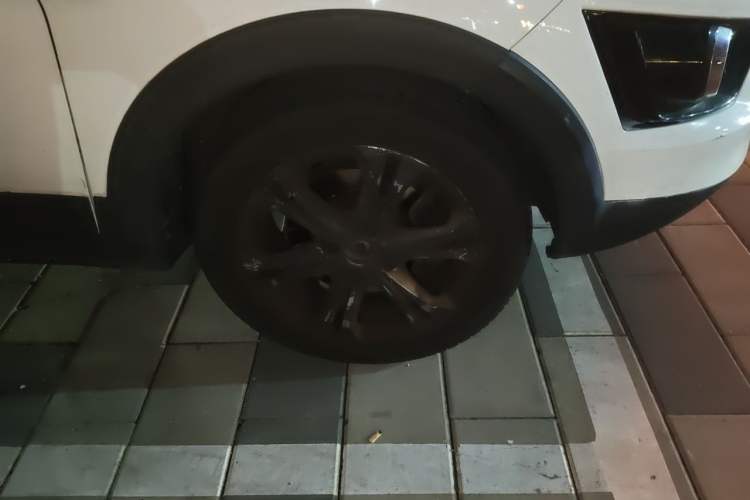 Used BAIC New Energy EX 2018 EX360 New Style Edition Right Front Wheel Hub