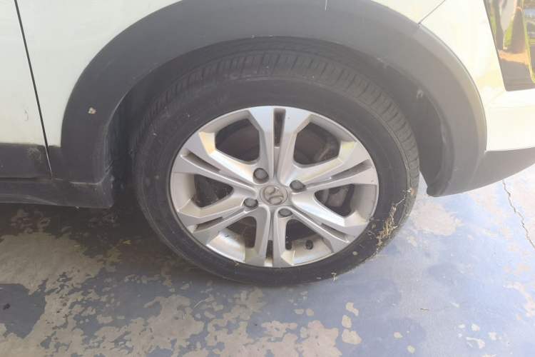 Used BAIC New Energy EX 2018 EX360 New Style Edition Right Front Wheel Hub