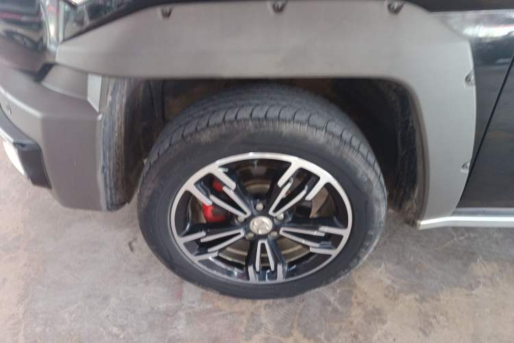 Used BAIC Off-Road BJ20 2016 1.5T CVT Luxury Model Left Front Wheel Hub