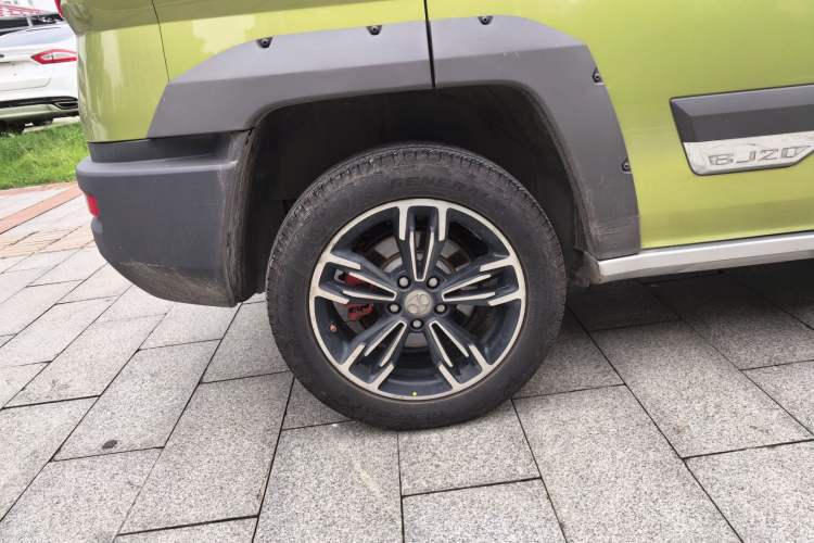 Used BAIC Off-Road BJ20 2018 1.5T CVT Luxury Model Right Rear Wheel Hub