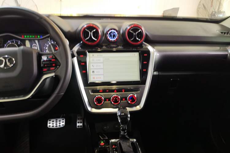 Used BAIC Off-Road BJ20 2016 1.5T CVT Luxury Model Audio And AC Panel