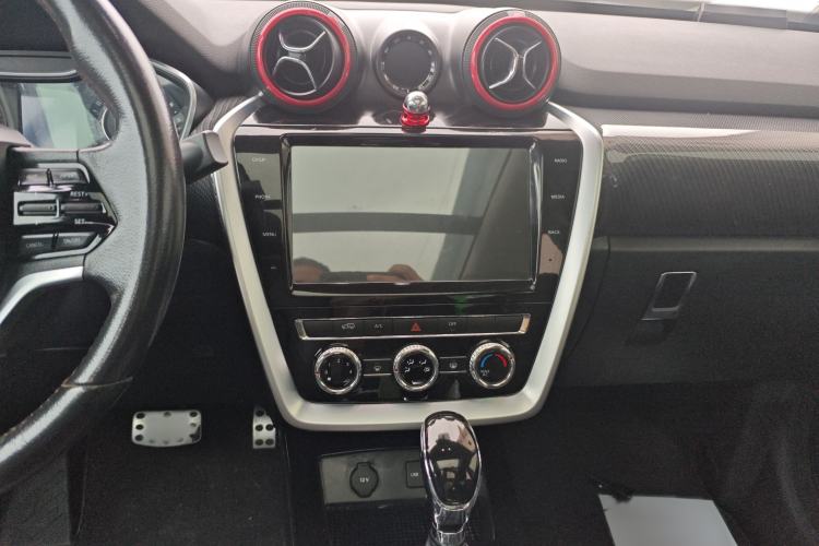 Used BAIC Off-Road BJ20 2016 1.5T CVT Luxury Model Audio And AC Panel