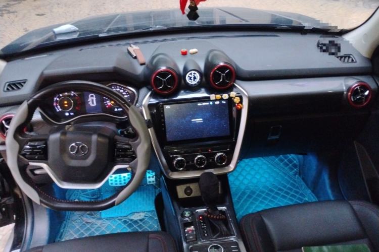 Used BAIC Off-Road BJ20 2016 1.5T CVT Luxury Model Center Console