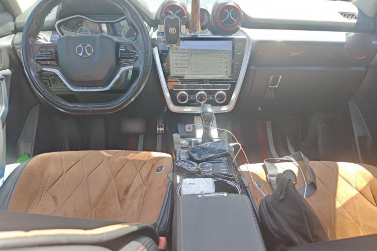 Used BAIC Off-Road BJ20 2016 1.5T CVT Luxury Model Center Console