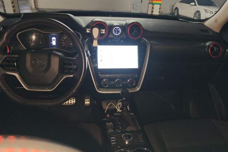 Used BAIC Off-Road BJ20 2016 1.5T CVT Luxury Model Center Console
