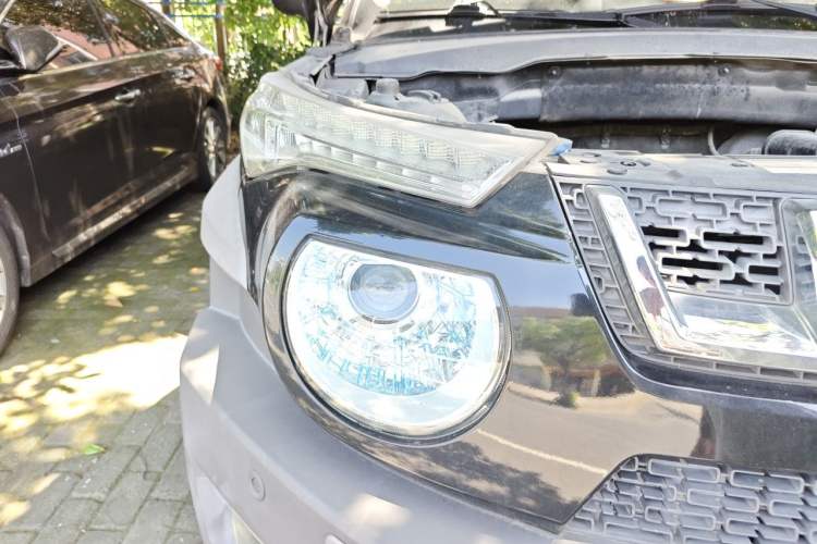 Used BAIC Off-Road BJ20 2016 1.5T CVT Prestige Edition Right Front Headlight
