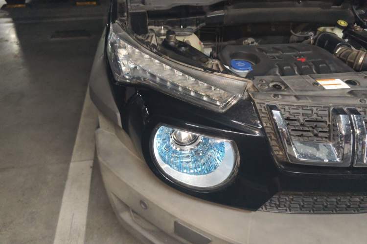 Used BAIC Off-Road BJ20 2016 1.5T CVT Luxury Model Right Front Headlight