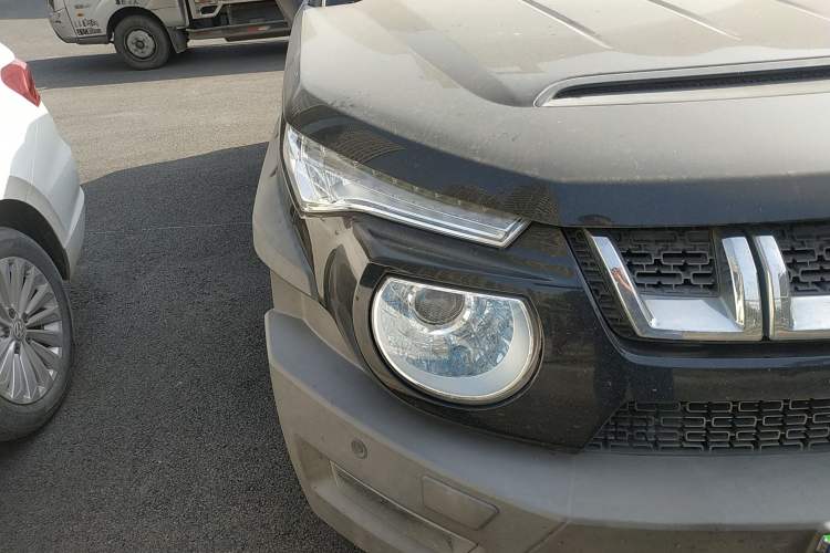 Used BAIC Off-Road BJ20 2016 1.5T CVT Luxury Model Right Front Headlight