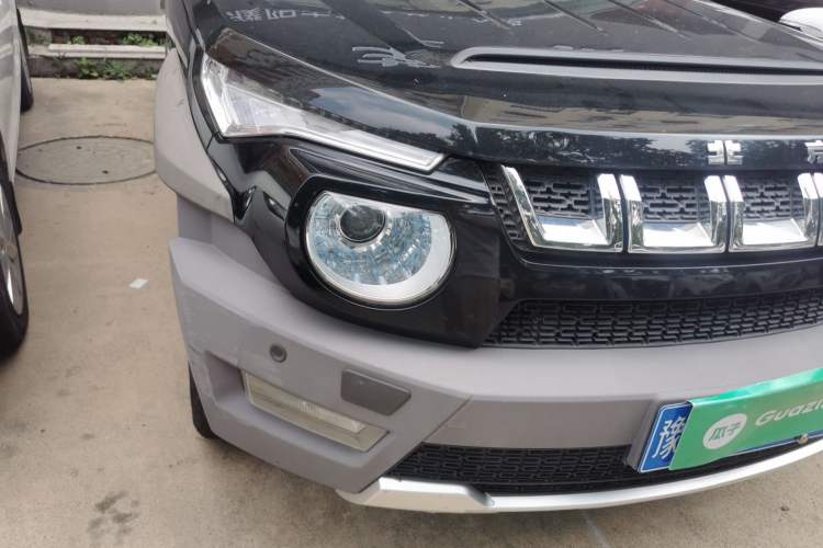 Used BAIC Off-Road BJ20 2016 1.5T CVT Prestige Edition Right Front Headlight