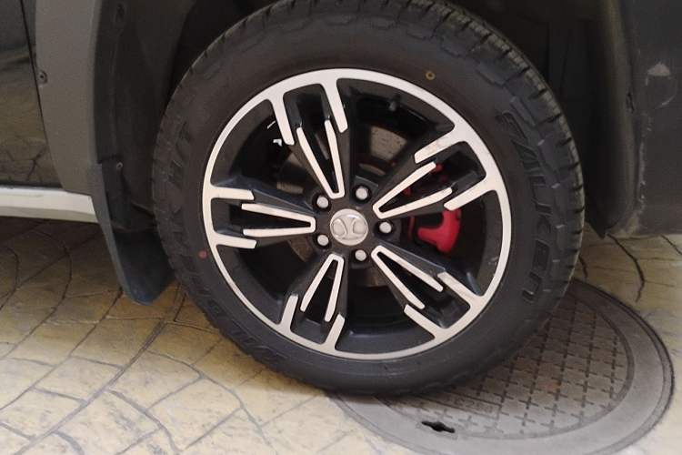 Used BAIC Off-Road BJ20 2016 1.5T CVT Luxury Model Right Front Wheel Hub