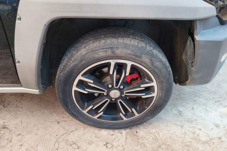Used BAIC Off-Road BJ20 2016 1.5T CVT Prestige Edition Right Front Wheel Hub
