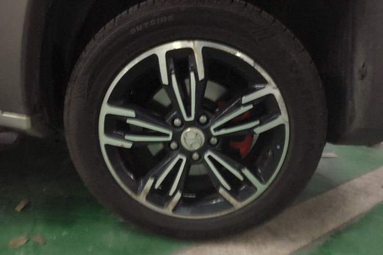 Used BAIC Off-Road BJ20 2016 1.5T CVT Prestige Edition Right Front Wheel Hub