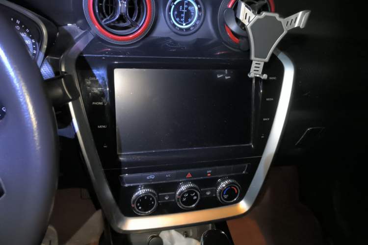 Used BAIC Off-Road BJ20 2016 1.5T CVT Luxury Model Audio And AC Panel